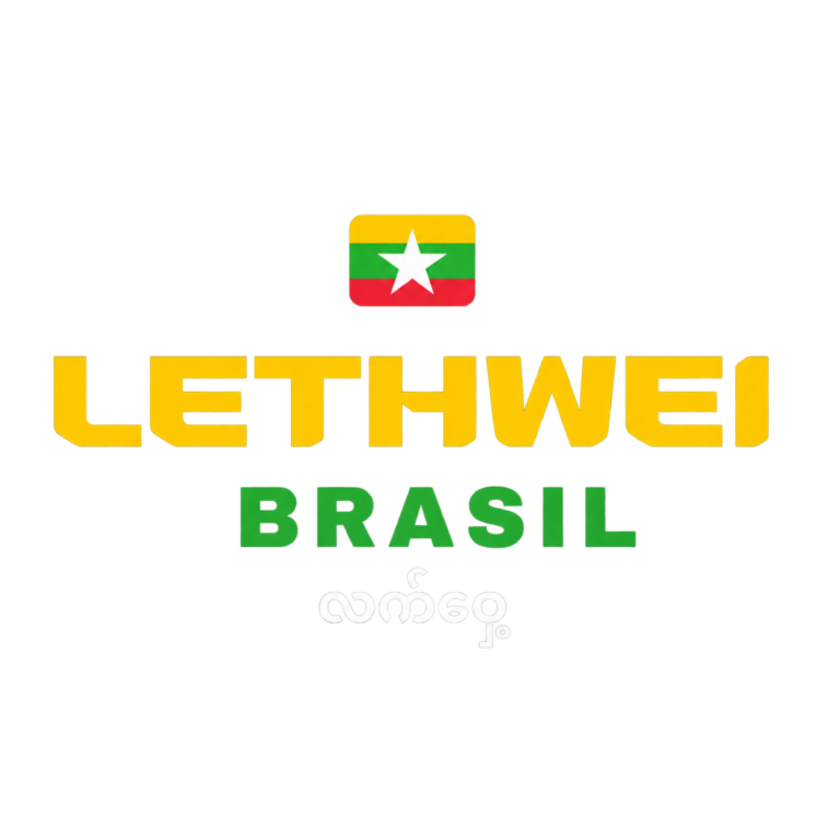 Logotipo do Lethwei Brasil: bandeira de Myanmar sobre o nome LETHWEI em amarelo, BRASIL em verde e a palavra Lethwei escrita em birmanês.